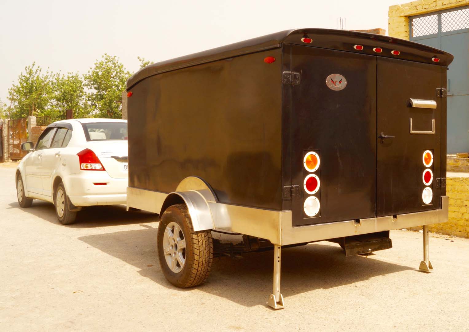 TOWING TRAILERS